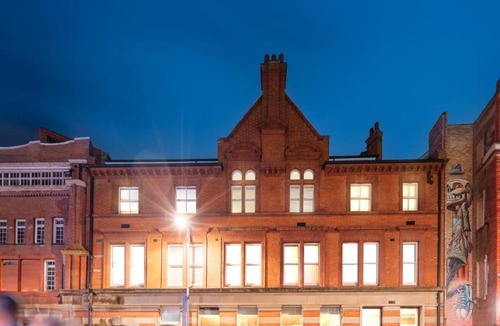 Leicester City Centre Apartment | Stunning Modern Glass Wall Penthouse, City Centre