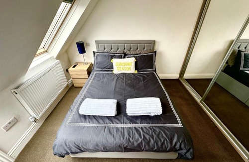 West Hendon Apartment | Stunning Modern, Private Apartment,15 Mins To Central London