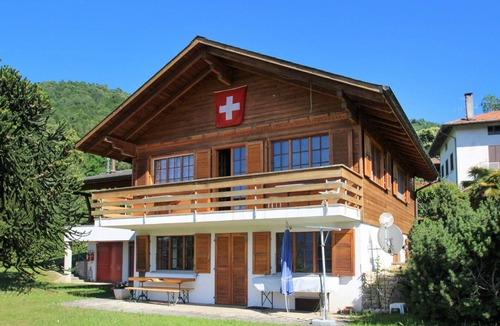 Castello House | Stunning private villa for 6 guests with WIFI, TV, terrace and pets allowed