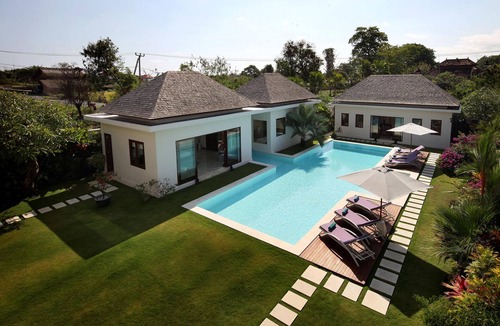 Batu Bolong Villa | Stunning Rice Field View 5 Bedroom Villa Canggu!