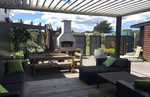 Martinborough House | Stunning views of the Tararuas and adjacent vineyard