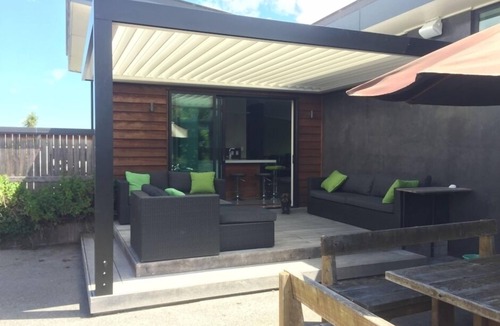 Martinborough House | Stunning views of the Tararuas and adjacent vineyard