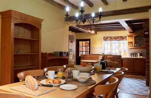 Dalbury Lees House | Stunning villa for 10 guests with WIFI and TV