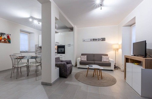Mergozzo House | Stunning villa for 4 guests with WIFI, TV, balcony and pets allowed