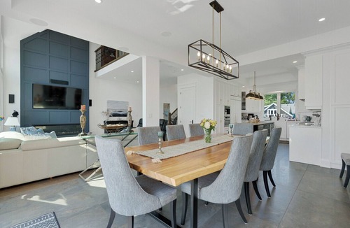 Innisfil House | Stunning Waterfront Luxurious Lakehouse .Great For Family Stays!