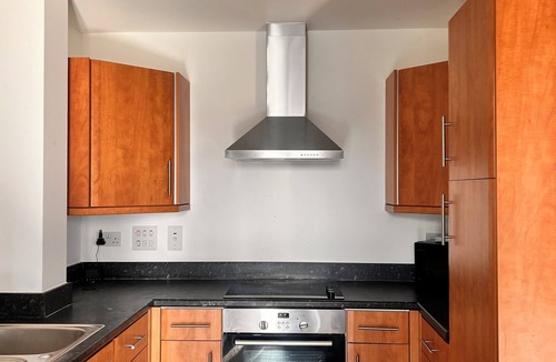 Tottenham Hale Apartment | Stylish 1 bedroom flat fast transport links