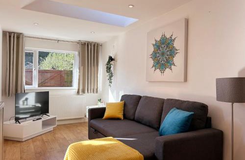 Littlemore Apartment | Stylish 1 Bedroom Flat with Parking in Oxford