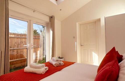 Littlemore Apartment | Stylish 1 Bedroom Flat with Parking in Oxford