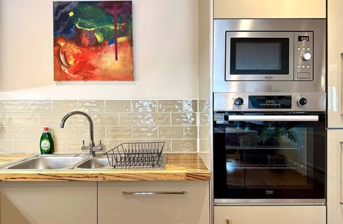Begbroke Apartment | Stylish 2 Bed Garden Apartment, sleeps 4