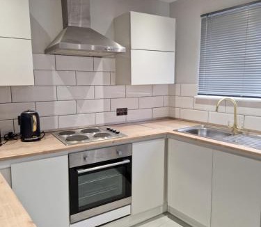 Upper Edmonton House | Stylish 2 bed home- short walk to Tottenham Stadium/Stations