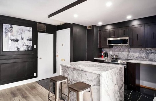 Windsor Condo | Stylish 2 BRM Executive Suite on the Water with exquisite views