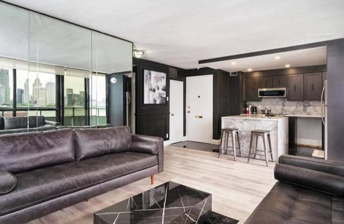 Windsor Condo | Stylish 2 BRM Executive Suite on the Water with exquisite views