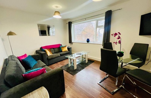 Hinckley Apartment | Stylish 2Bed 1st Floor Apartment Near Town Centre