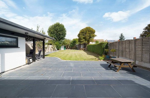 Dagenham House | Stylish 3-Bedroom Bungalow in London