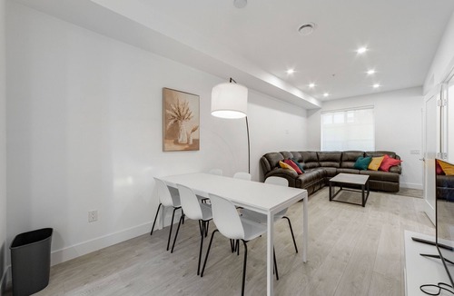 Seafair House | Stylish 3 Bedrooms Townhouse Perfect for Family's Trip