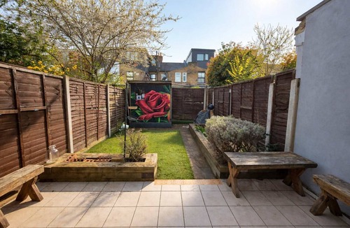 Cann Hall Apartment | Stylish 3BDR Home Steps from Leytonstone Tube