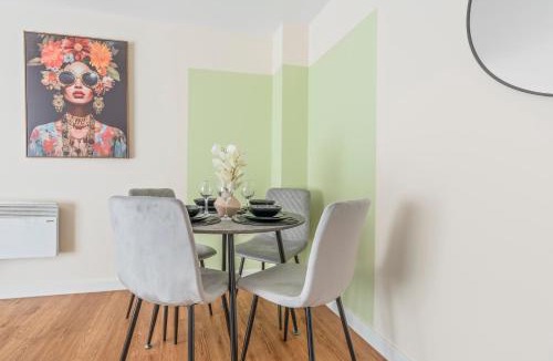 Leicester City Centre Apartment | Stylish 3BR City Centre Flat Sleeps 7