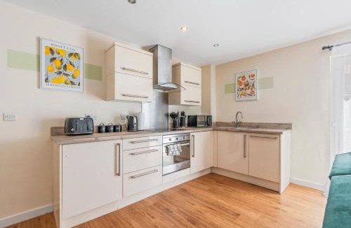 Leicester City Centre Apartment | Stylish 3BR City Centre Flat Sleeps 7