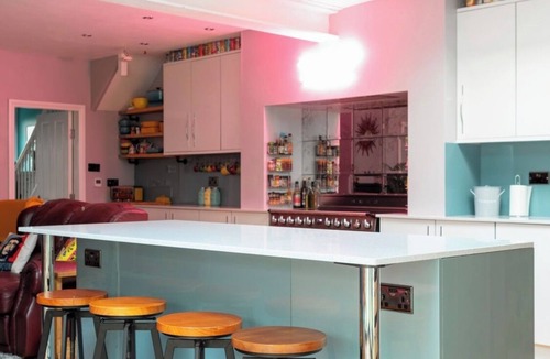 Cann Hall House | Stylish 5 bedroom House in Stratford