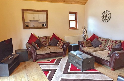 Upwood Ski Chalet | Stylish and chic lodge, perfect for romantic getaways.
