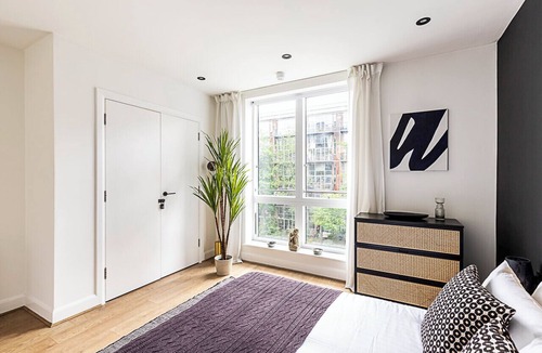 De Beauvoir Apartment | Stylish and Sleek East London Retreat