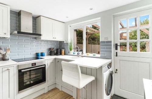 Saffron Walden House | Stylish Central Saffron Walden Cottage with Courtyard Garden