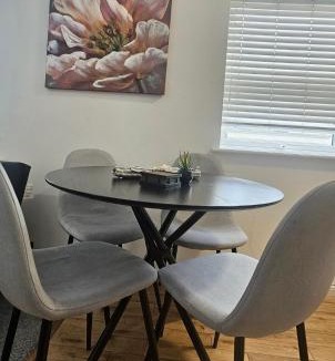Watford House | Stylish Central Watford Stay 5 Mins to Station