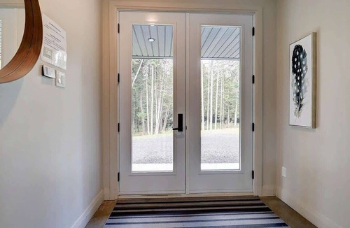 Stanstead Township Ski Chalet | Stylish Chalet & Spa Steps from Lake Memphrémagog