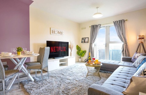 Northampton Apartment | Stylish City Centre Apartment with Free Parking