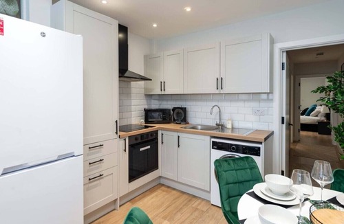 Tollington Apartment | Stylish Finsbury Park Flat | Lounge | Fast WiFi