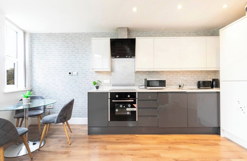 Havering Apartment | Stylish flat in Romford - 5mins for Elizabeth line