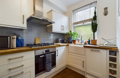 Leyton Apartment | Stylish Garden Apartment in Vibrant Leyton - Pass the Keys