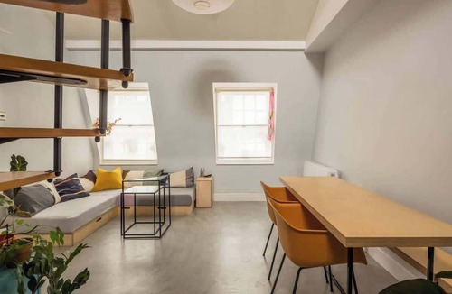 Homerton Apartment | Stylish Georgian loft 3beds in London