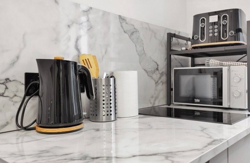 St. George's Apartment | Stylish High-Spec Apartment Close to Camden