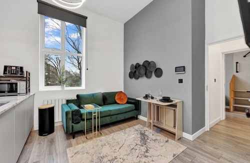 St. George's Apartment | Stylish High-Spec Apartment Close to Camden
