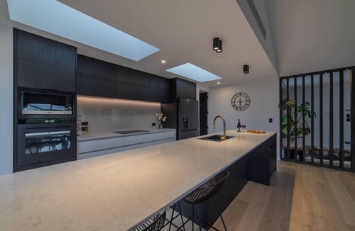 Prebbleton House | Stylish Home w- Private Spa, Indoor & Outdoor Fire