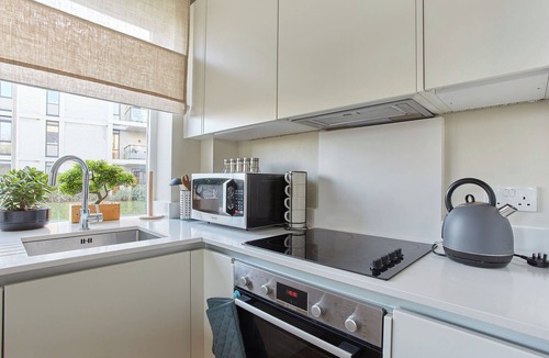Uxbridge North Apartment | Stylish Japandi-Inspired 2-Bedroom Home with Terrace, Parking & EV Charger.