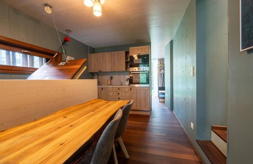 Maubray House | Stylish Loft with Sauna