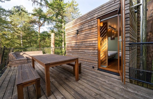 Maubray House | Stylish Loft with Sauna