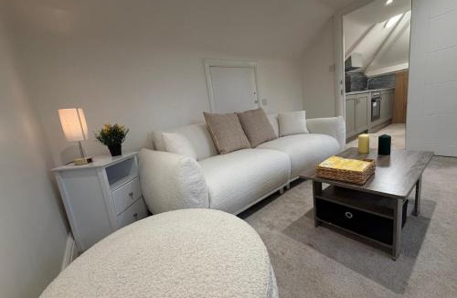 East Finchley Apartment | Stylish Luxury 1-Bed Flat , 3 mins walk to East Finchley Station, N2