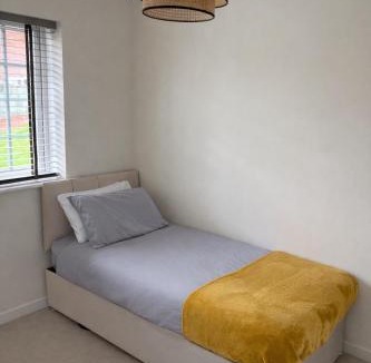 Leicester Apartment | Stylish modern home with park views - Free parking