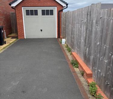 Leicester Apartment | Stylish modern home with park views - Free parking