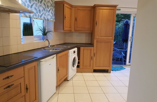 Potters Bar House | Stylish, Spacious 4‑Bedroom House Near London Ideal for Groups & Contractors