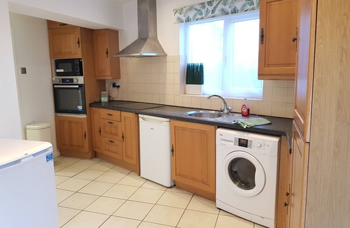 Potters Bar House | Stylish, Spacious 4‑Bedroom House Near London Ideal for Groups & Contractors