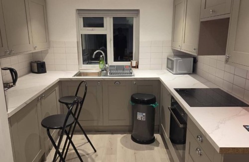 Brighton City Centre Apartment | Stylish Stay in Brighton: London Road Gem
