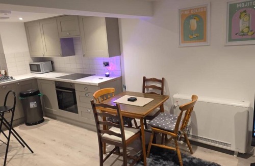 Brighton City Centre Apartment | Stylish Stay in Brighton: London Road Gem