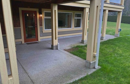 Chemainus Bed & Breakfast | Stylish West Coast King Suite B&B