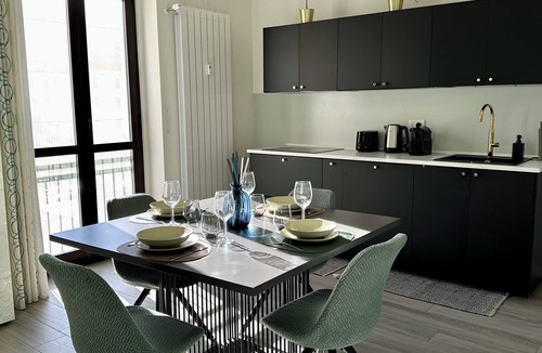 Como Apartment | Suite D'Home (with private parking included!)