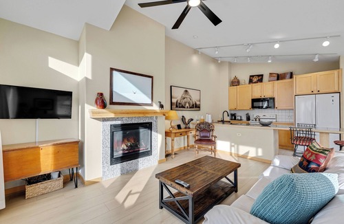 Wildernest House | Sun-Filled 3 Bed/2.5 Bath Near Top Ski Resorts
