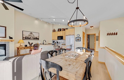 Wildernest House | Sun-Filled 3 Bed/2.5 Bath Near Top Ski Resorts